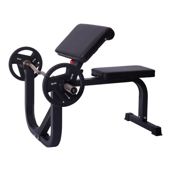 En scottcurl för bicepsträning